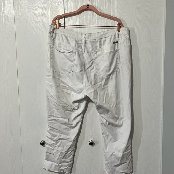 Kancan Light White Capris - Picture 3 of 3